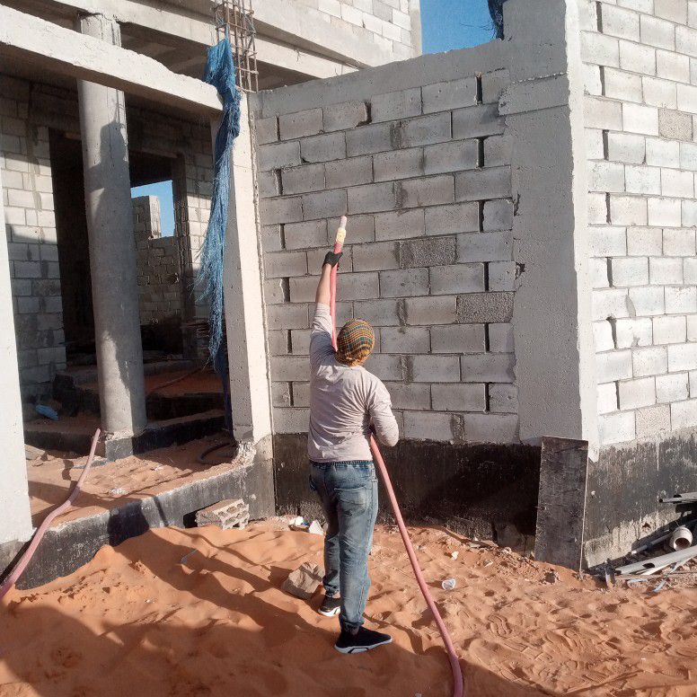 تنظيف وجهات الحجر وتخشين الخرسانة قبل اللياسا