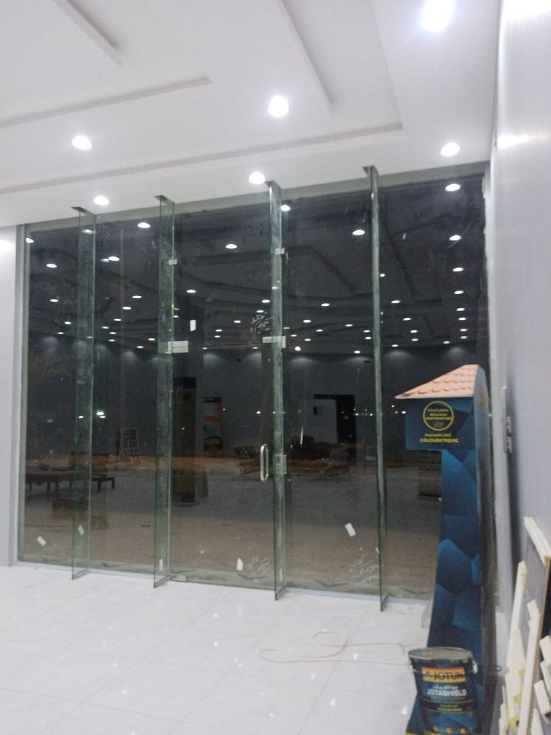 معلم للزجاج السكريت والالمنيوم