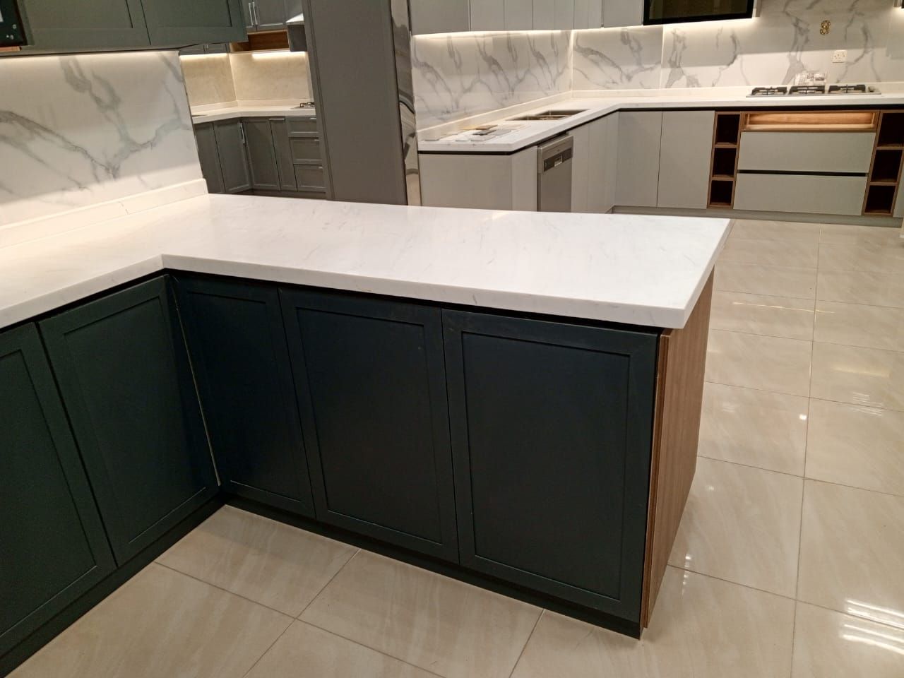 مطابخ جاهزه وتفصيل بالمدينه المنوره ضمان 15 عام يشمل الصيانه والنقل والتركيب وجميع انواع الرخام التركي والأمريكي عرض خاص لفتره محدوده بأرخص الاسعار واعلي جوده