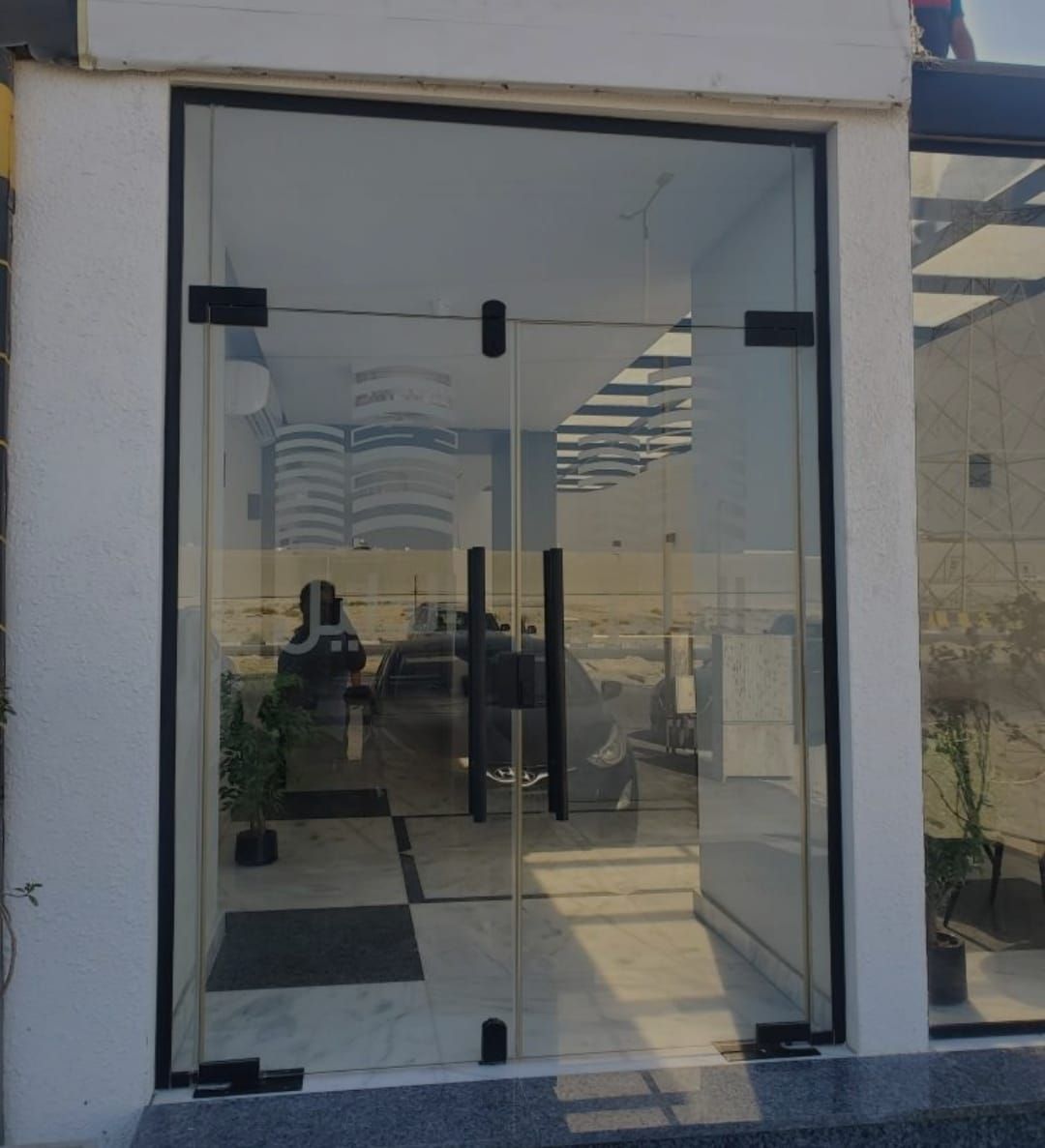 تركيب زجاج سكريت تركيب شاورات زجاج تركيب درابزين زجاج