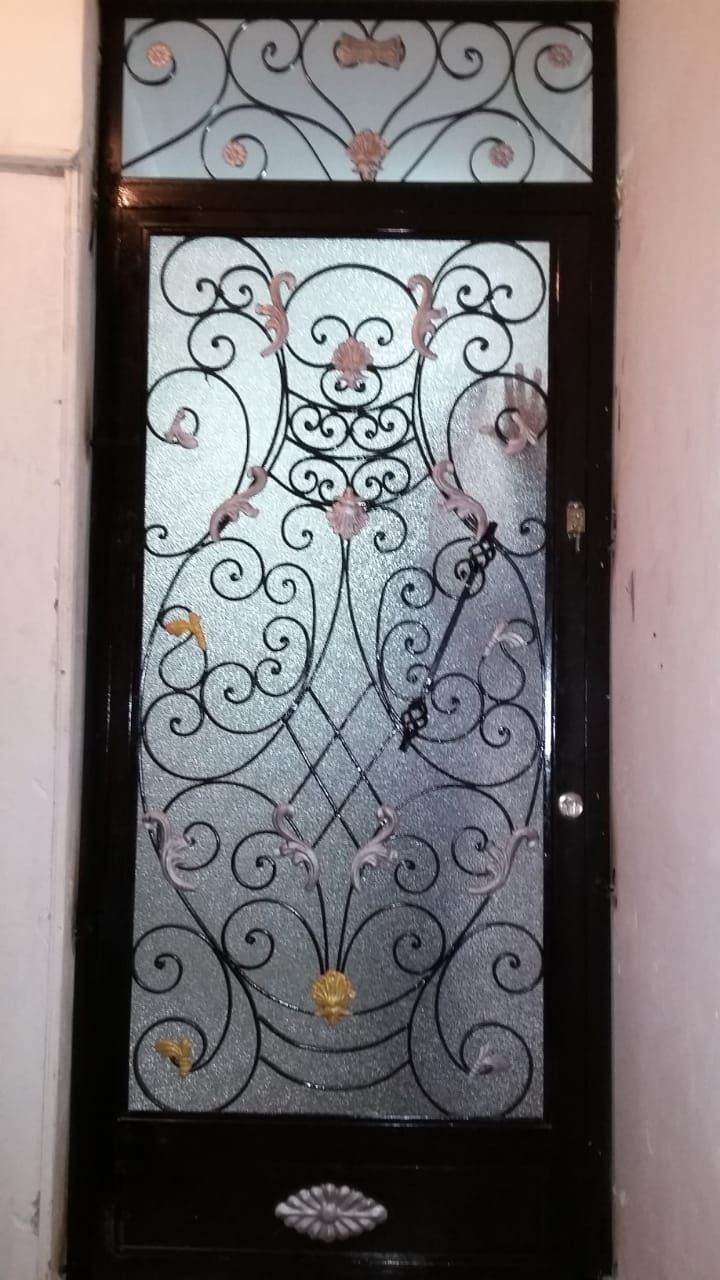 لدينا افضل دهان ابواب حديد وخشب على قدر من الكفاءه