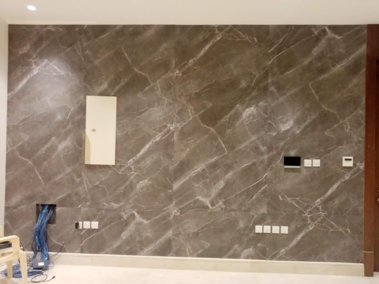 معلم تركيب صفائح حجري صفائح طيني داخلي او خارجي