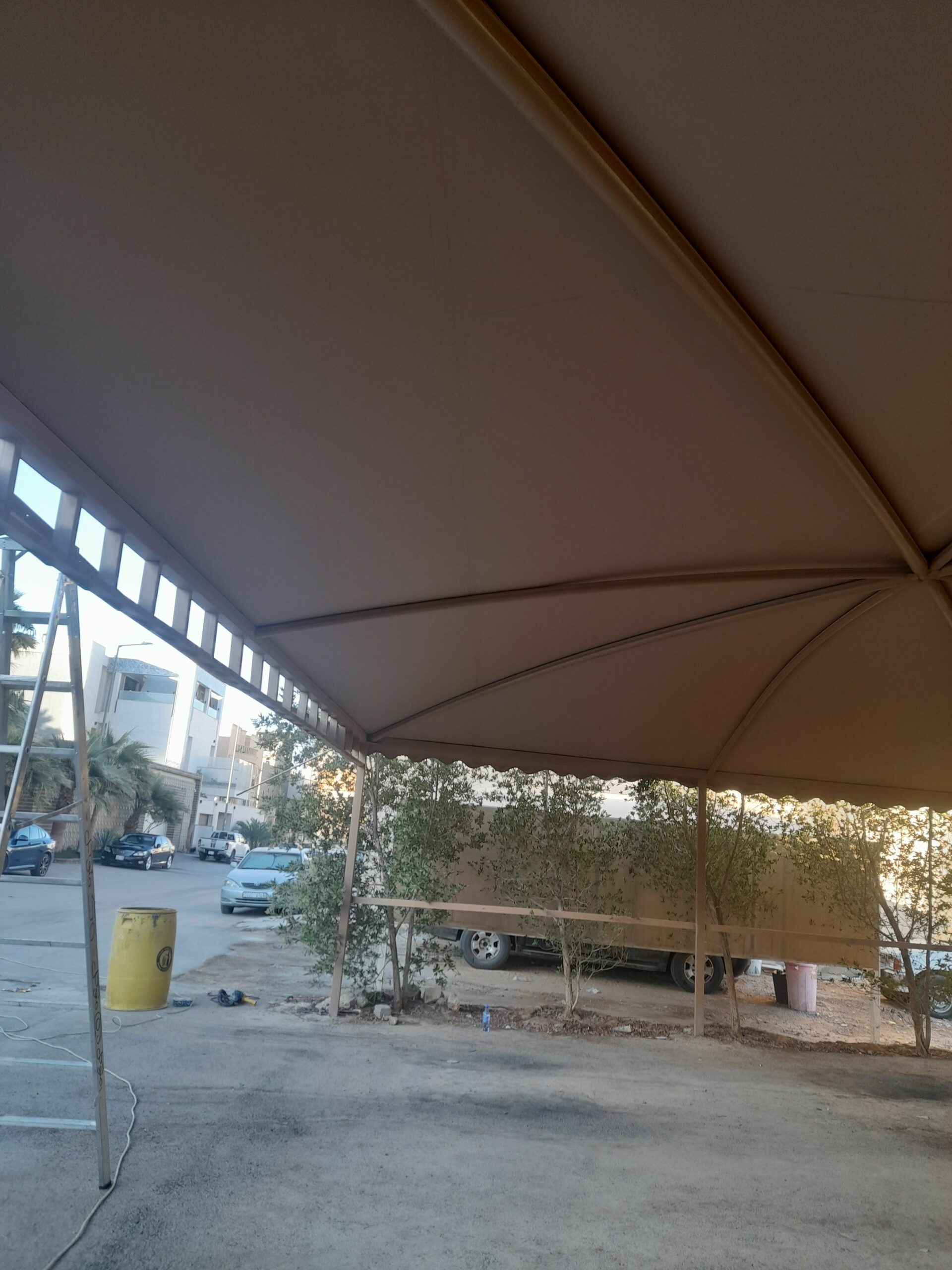 مضلات وسواتر وهناجر