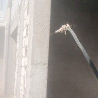 تنظيف وجهات الحجر وتخشين الخرسانة قبل اللياسا بالر