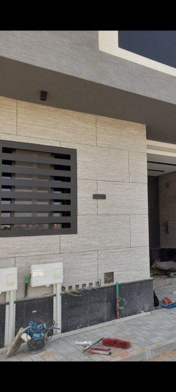 معلم تركيب صفائح حجري صفائح طيني داخلي او خارجي