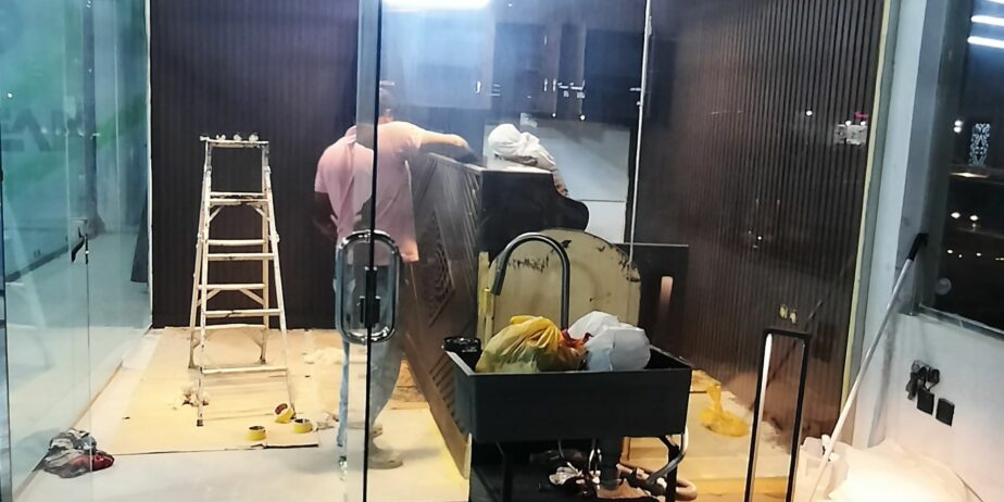 معلم دهانات ديكورات بالرياض