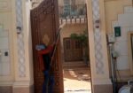 تنظيف وجهات الحجر وتخشين الخرسانة قبل اللياسا