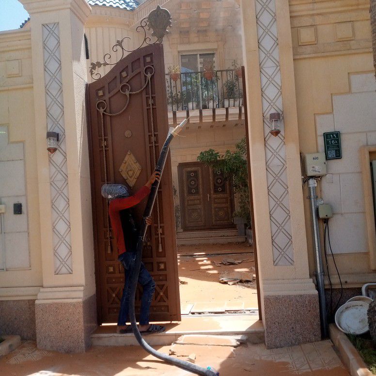 تنظيف وجهات الحجر وتخشين الخرسانة قبل اللياسا