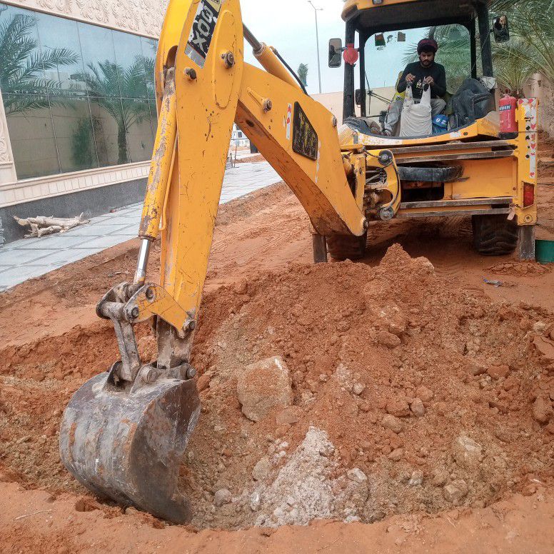 ضرب رمل وتكسير خرسانه