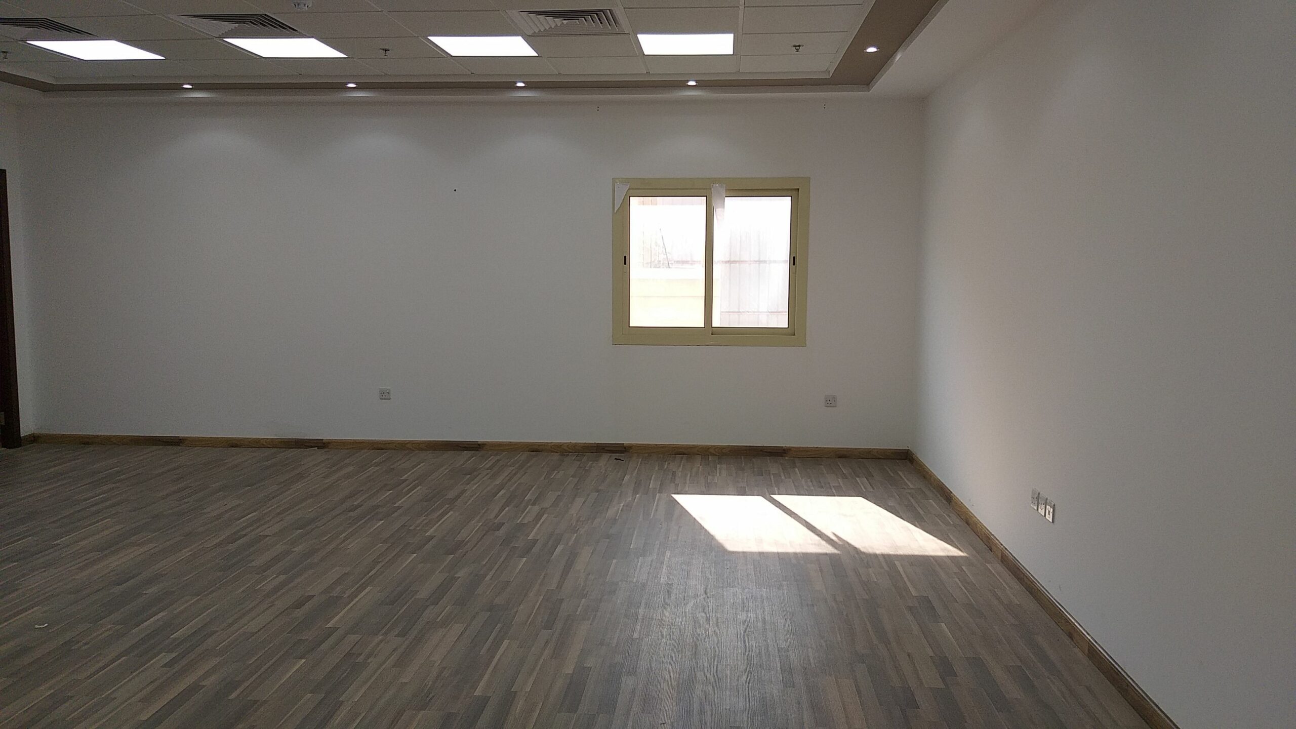 0568515528 معلم تركيب وتوريد باركيه خشب للارضيات ج