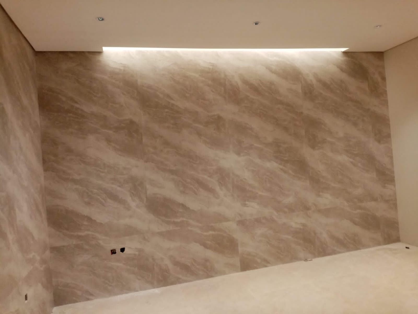 معلم تركيب صفائح حجري صفائح طيني داخلي او خارجي