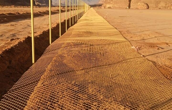 يوجد لدينا نخيل عربي وشنطن ورش مبيد حشرات واعمال الشبوك