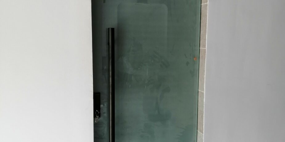 زجاج سكريت وصيانه الابواب