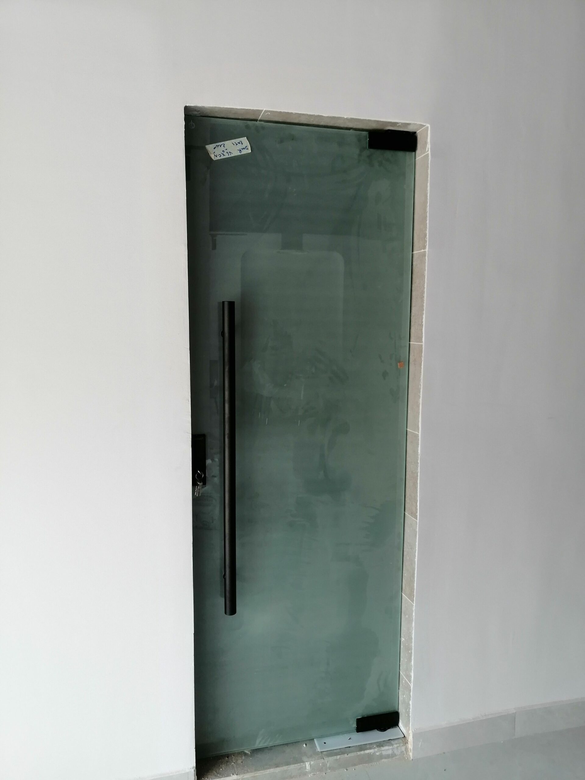 زجاج سكريت وصيانه الابواب