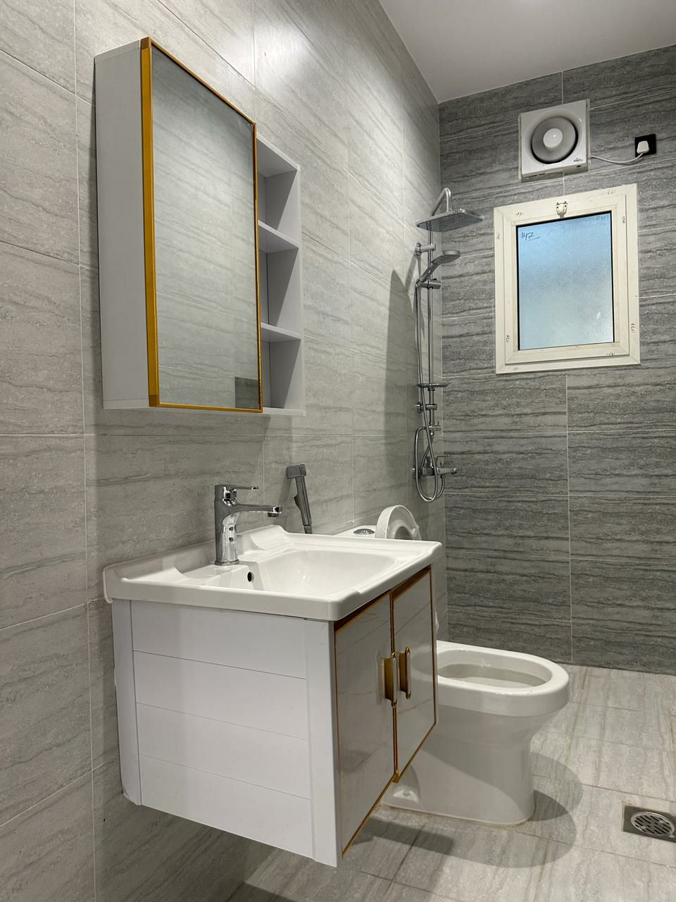 شقق وملاحق فاخر للتمليك جدة العقارية