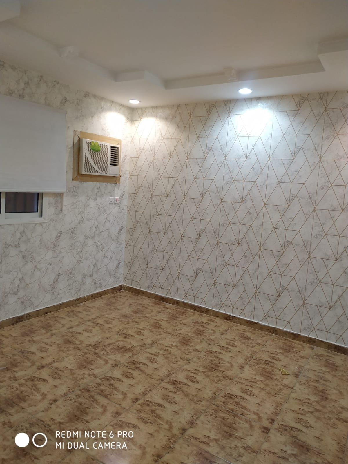 شقة في الرياض حي الملز غرفتين نوم صالة مجلس دورتين مياه مطبخ + راكب مكيفات راكبة إيجار سنوي 22 الف دفعه واحدة 25 دفعتين