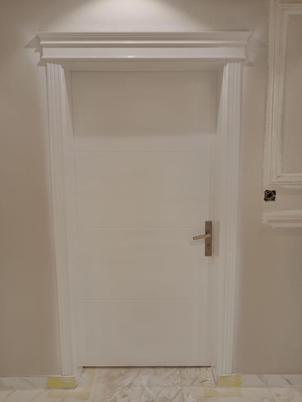 لدينا افضل دهان ابواب حديد وخشب على قدر من الكفاءه