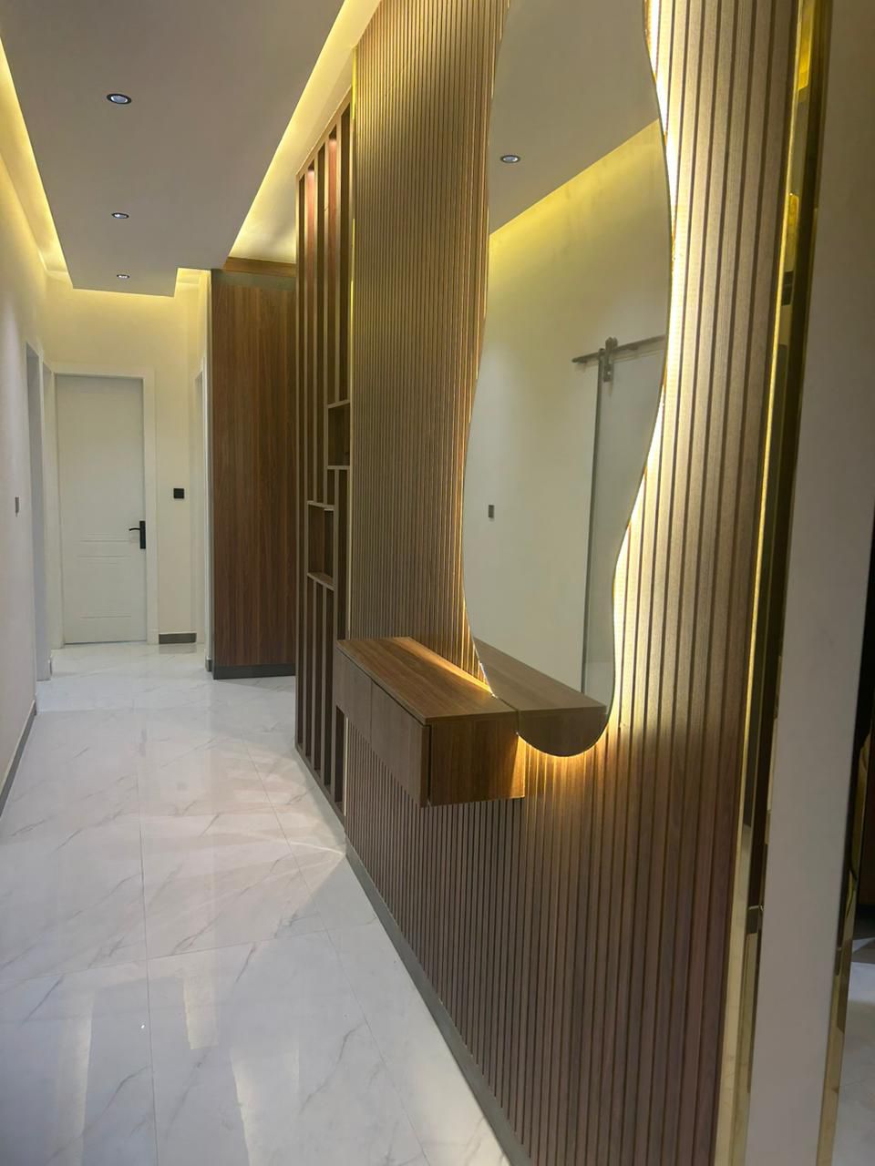 شقه فاخره الرياض حي النرجس المواصفات عدد الغرف ٣ عدد الحمامات ٣ عدد دورات مياه ٣ مكيفات راكب مطبخ راكب الدور الارضي 🔸مميزات الحي -مراكز تسوق – مدارس قريبه – سهوله الوصول لطرق الرئيسية – مطاعم وكافيهات السعر 30 الف سنوي /// توصل وتس 0592241971