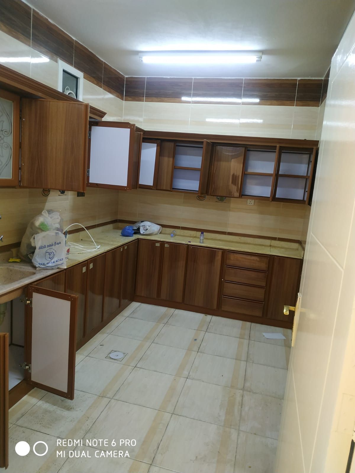 شقة في الرياض حي الملز غرفتين نوم صالة مجلس دورتين مياه مطبخ + راكب مكيفات راكبة إيجار سنوي 22 الف دفعه واحدة 25 دفعتين