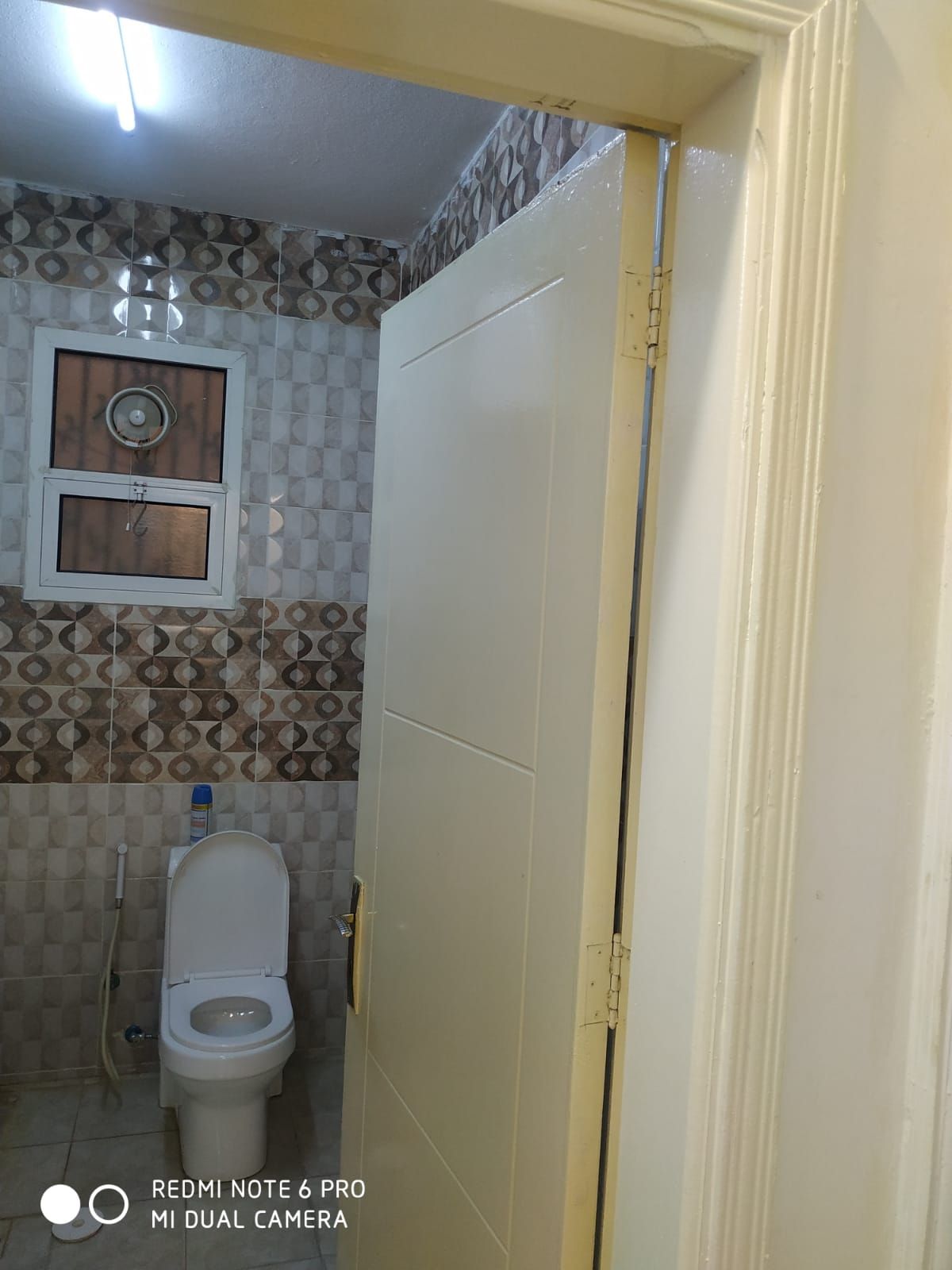 شقة في الرياض حي الملز غرفتين نوم صالة مجلس دورتين مياه مطبخ + راكب مكيفات راكبة إيجار سنوي 22 الف دفعه واحدة 25 دفعتين