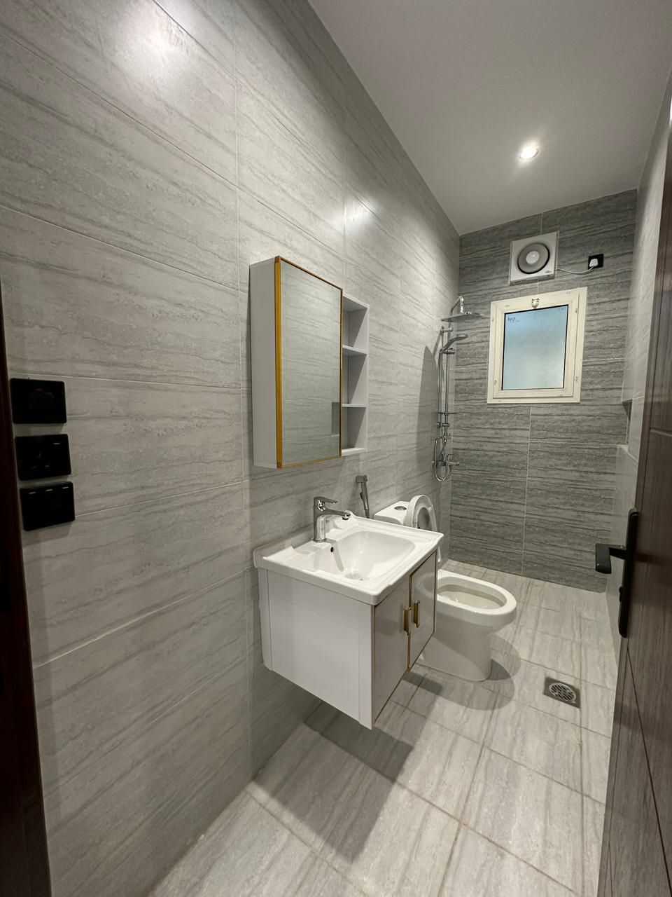 شقق وملاحق فاخر للتمليك جدة العقارية