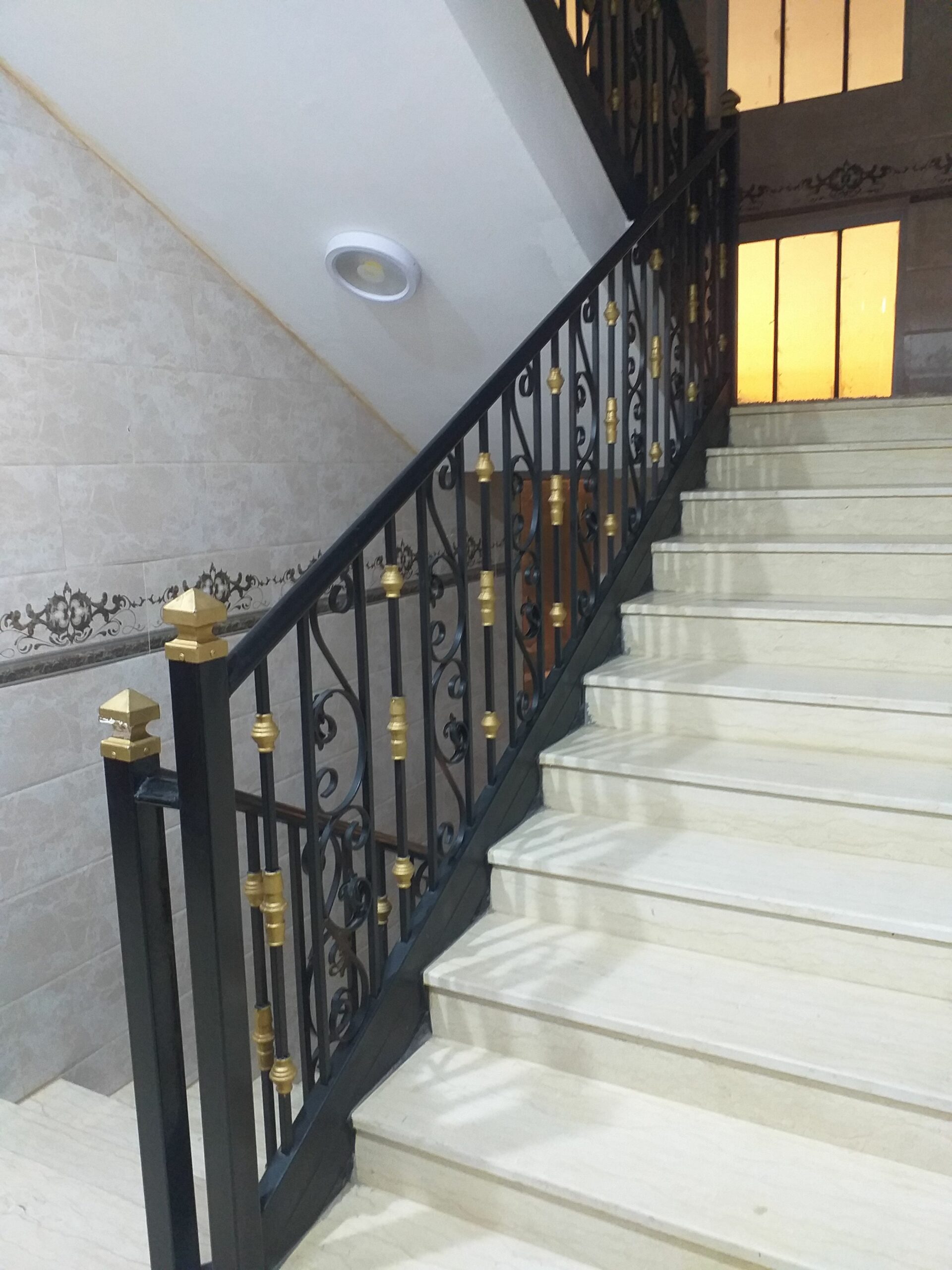 مصنع ابواب حديد وتربزينات واستيل وشبابيك المنيوم ومطابخ وخشب