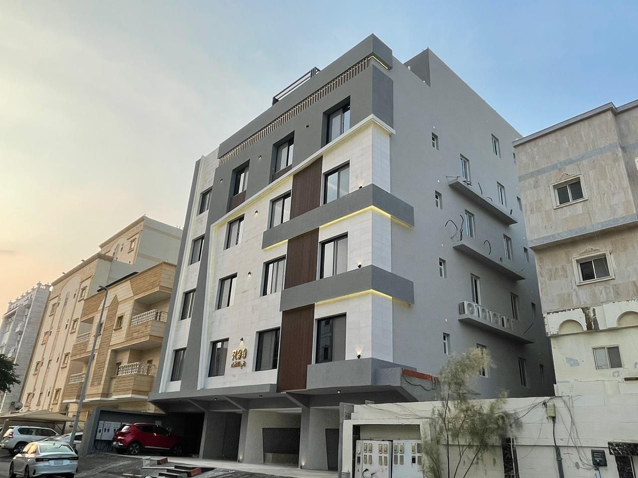 🔺مشروع R90🔺 ❇️ حي الصفا 4 🔺*ثــلاث شـقـق بالـدور ف