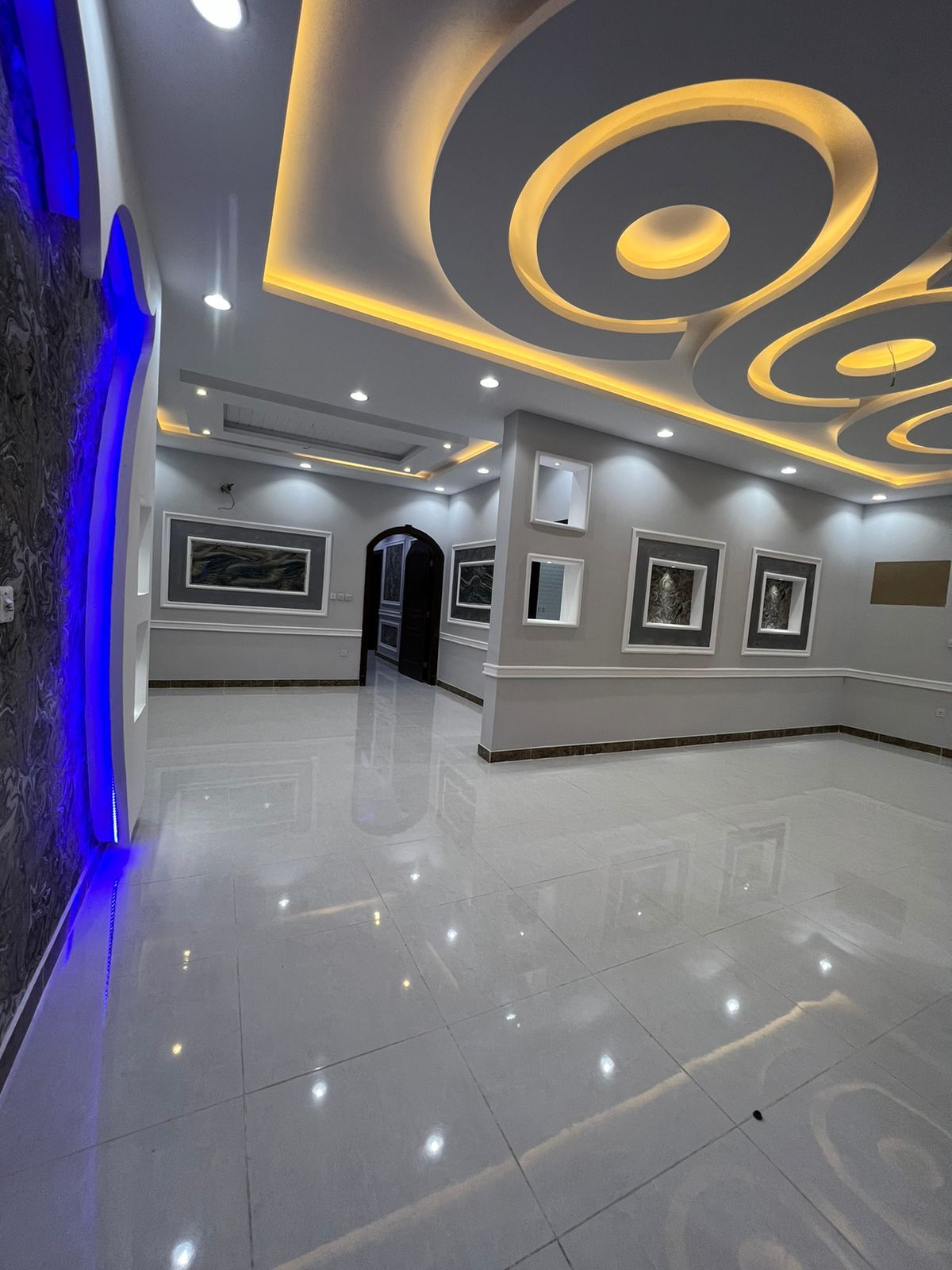 شقق وملاحق فاخره للبيع جده حي التيسير