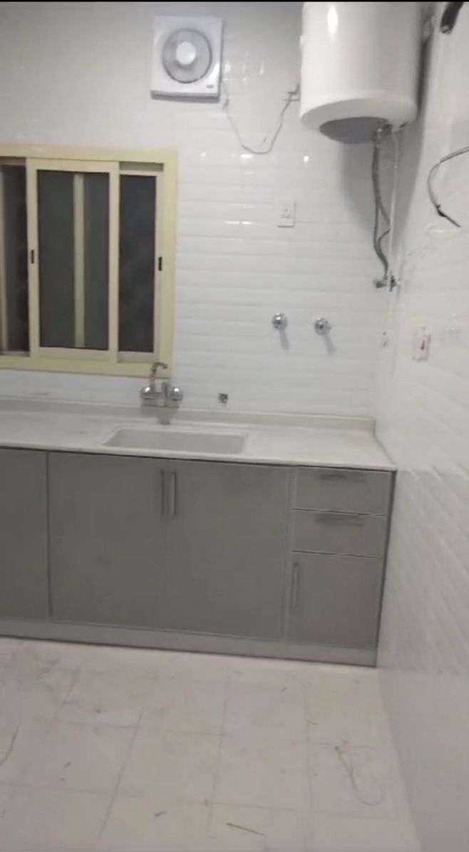 *السلام عليكم ورحمه الله* *وبركاته* *شقه للايجار*