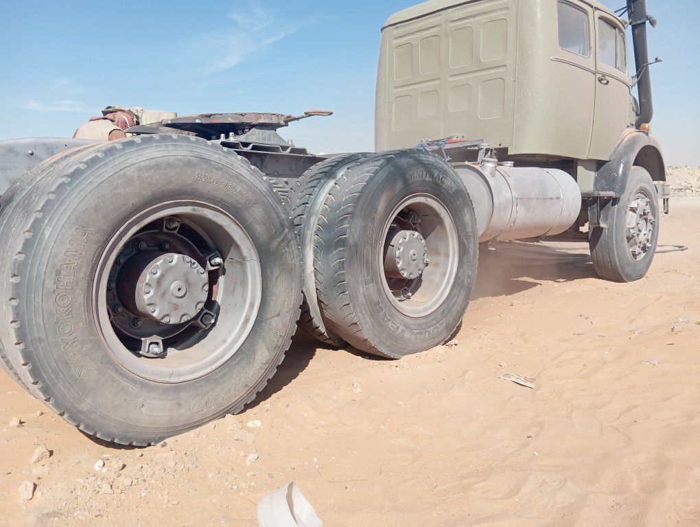 رش الرمل وازاله الصدا والبويه لجميع انواع المعدات