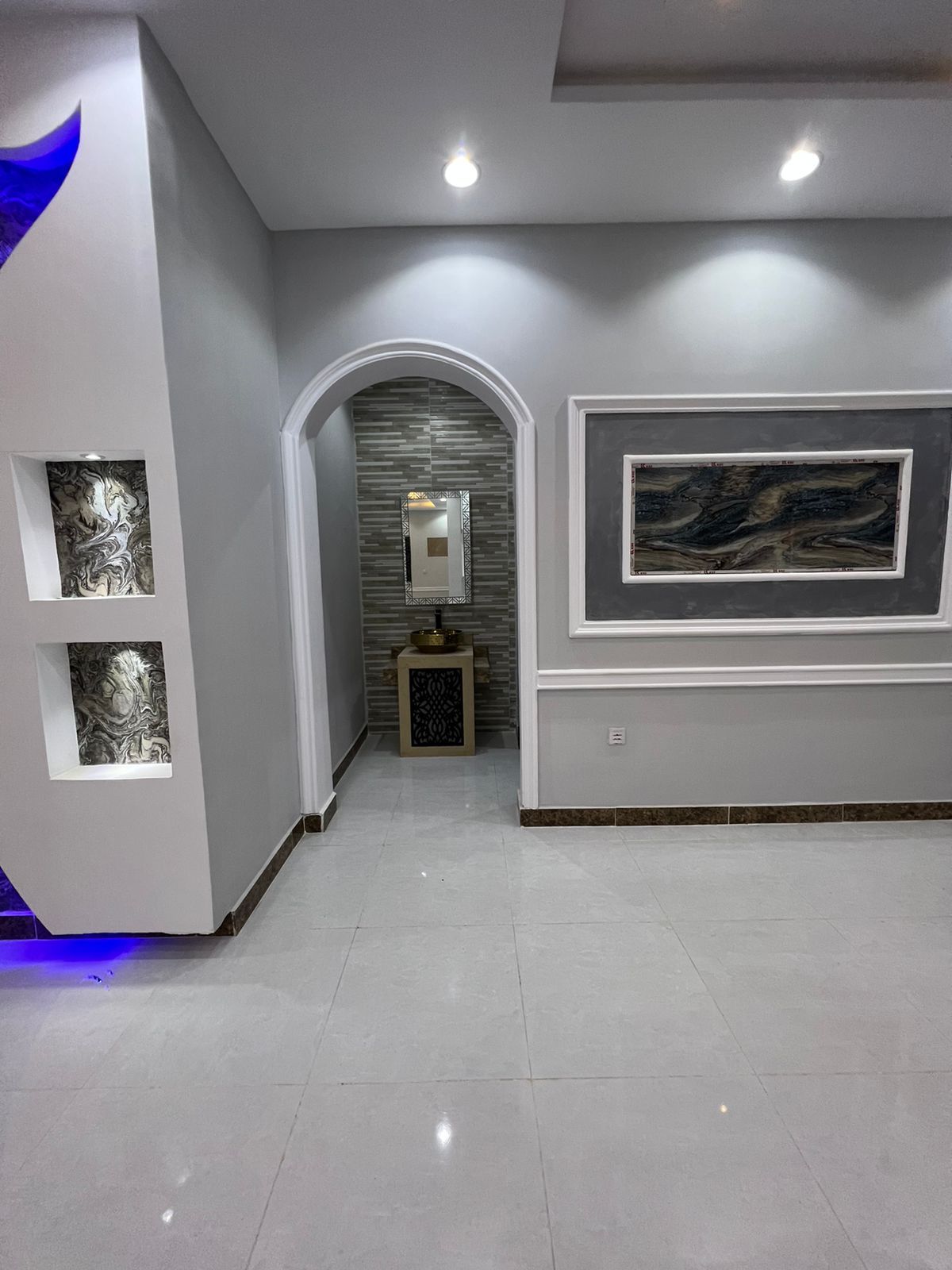 شقق وملاحق فاخره للبيع جده حي التيسير