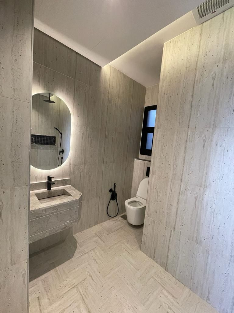 للايجار شقه بحي القيروان في عماره الدور الرابع مسا