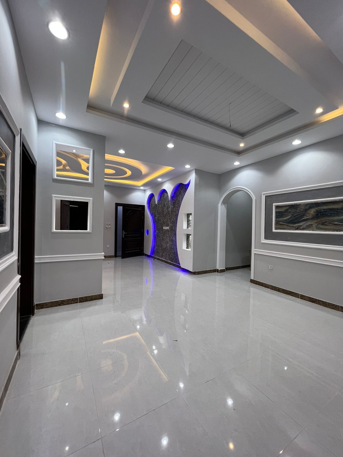 شقق وملاحق فاخره للبيع جده حي التيسير