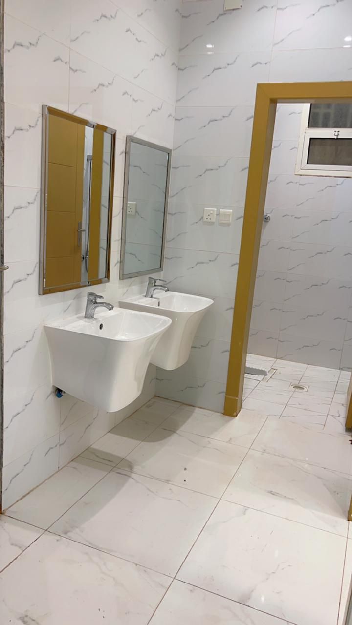 شقه نظيفه للايجار ب المهديه. الشقه دورين