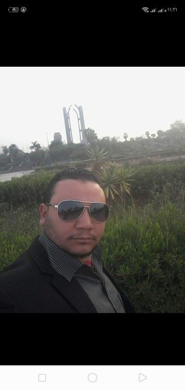 فنى شبكات وكاميرات مراقبه وسنترالات ودش مركزى