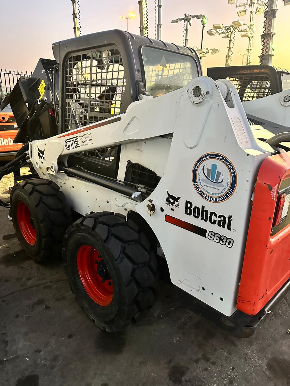 فوركلفت كرينات سيزرات ببكات للايجار