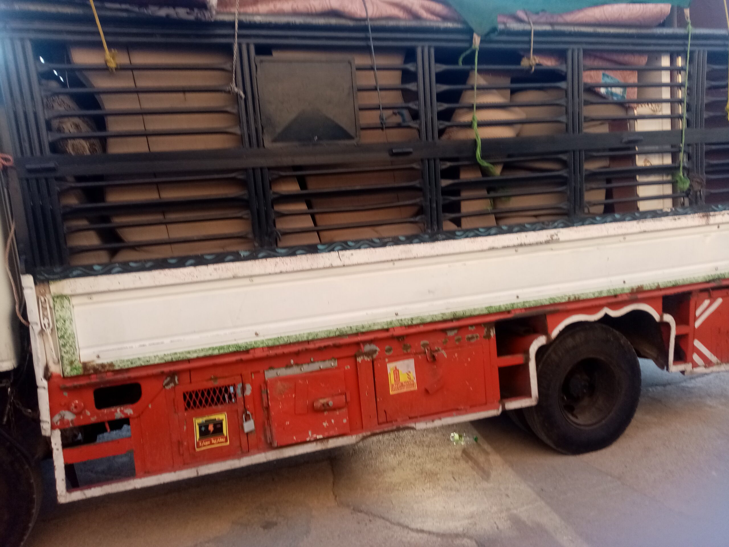 نقل عفش حي الرمال والتخلص من الاثاث القديم