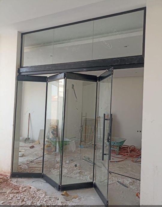 زجاج سكريت ومرايا بالرياض