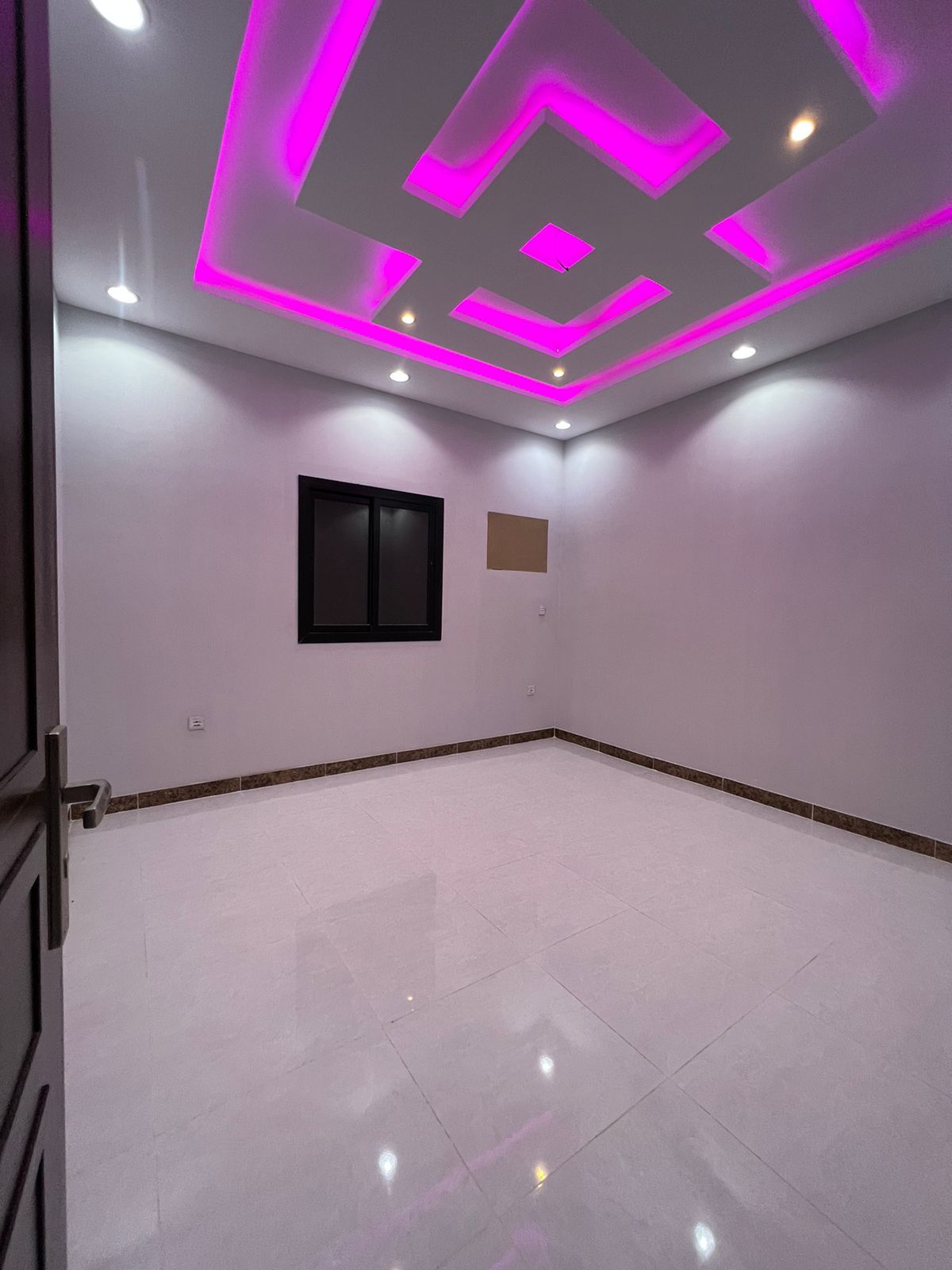 شقق وملاحق فاخره للبيع جده حي التيسير