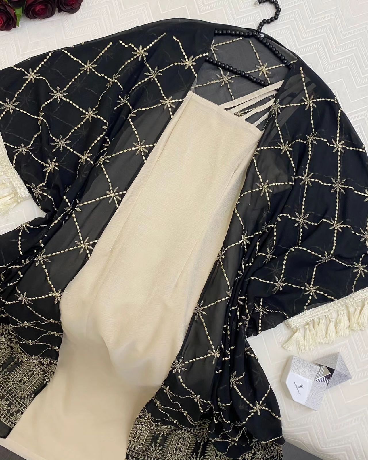 الخامه شيفون البشت مطرز والداخليه جازار