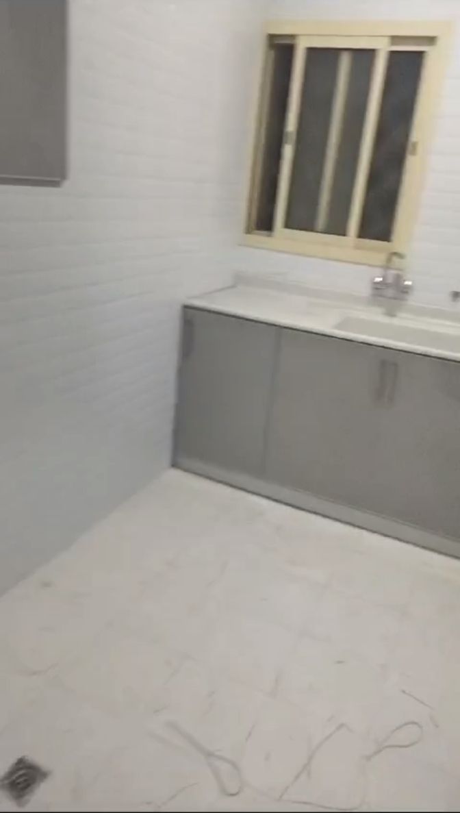 *السلام عليكم ورحمه الله* *وبركاته* *شقه للايجار*