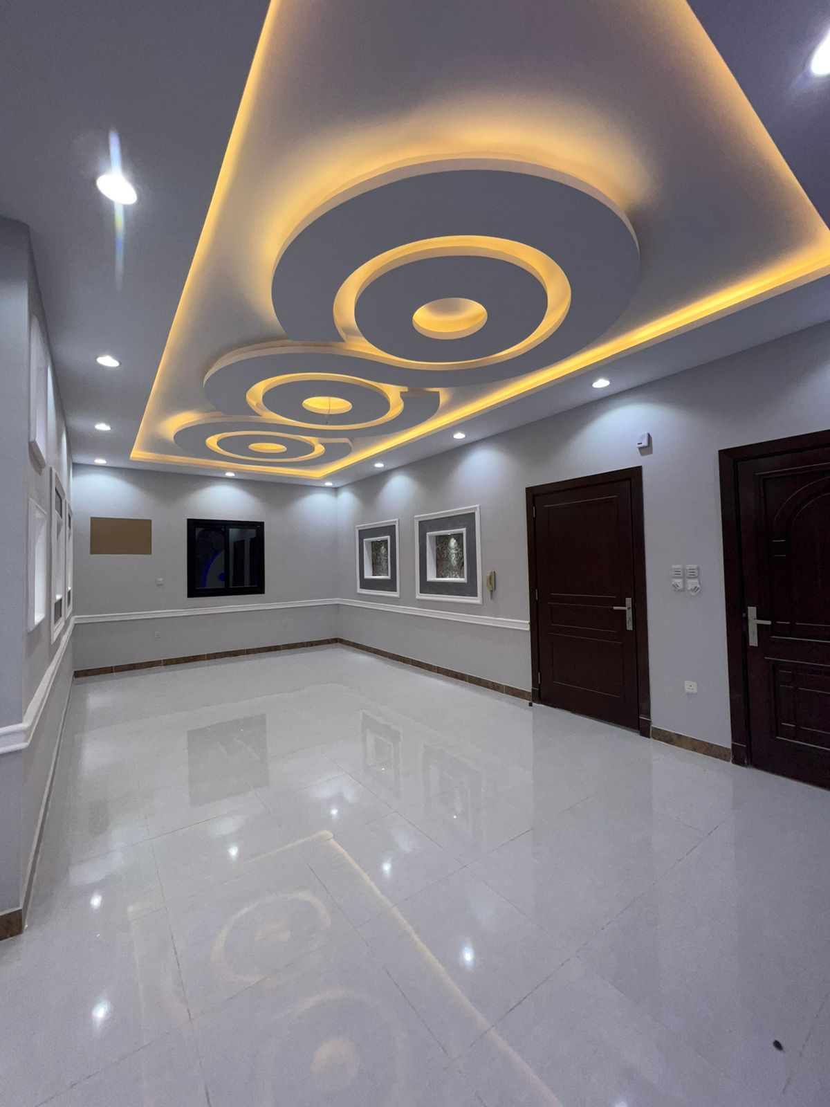 شقق وملاحق فاخره للبيع جده حي التيسير