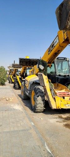 رافعات شوكيه للايجار