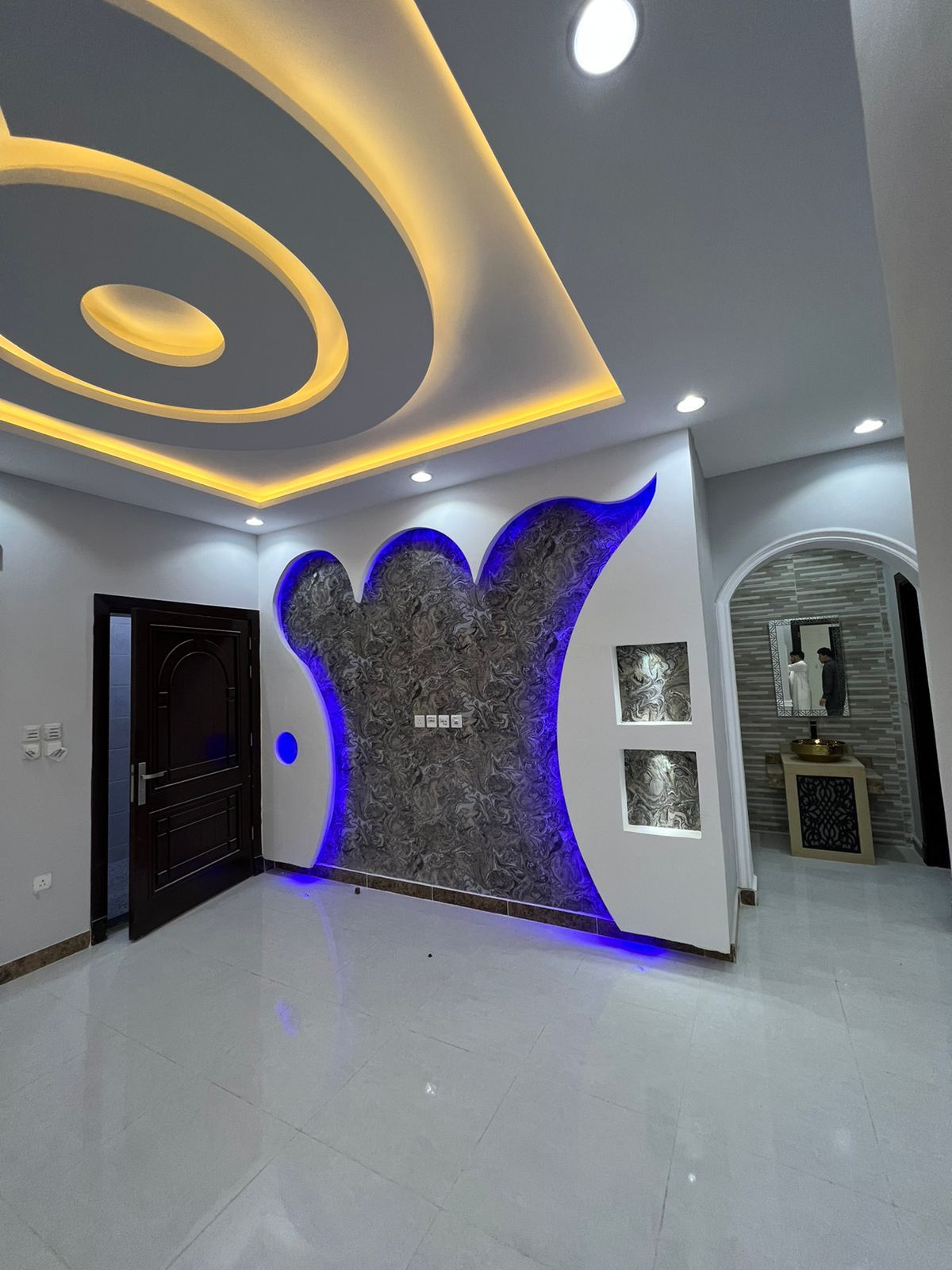 شقق وملاحق فاخره للبيع جده حي التيسير