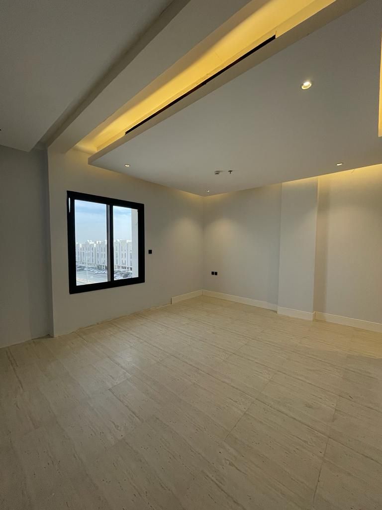 للايجار شقه بحي القيروان في عماره الدور الرابع مسا