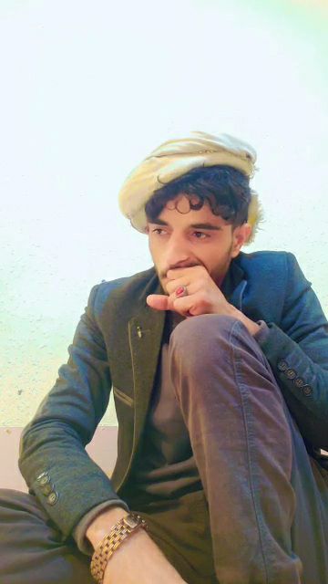 عامل يمني يبحث عن شغل الله يحفضكم