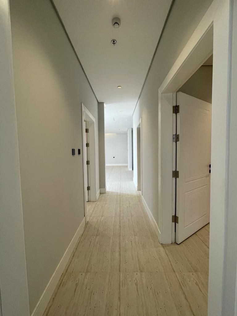 للايجار شقه بحي القيروان في عماره الدور الرابع مسا