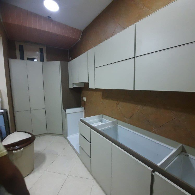 فني مطابخ الالمنيوم