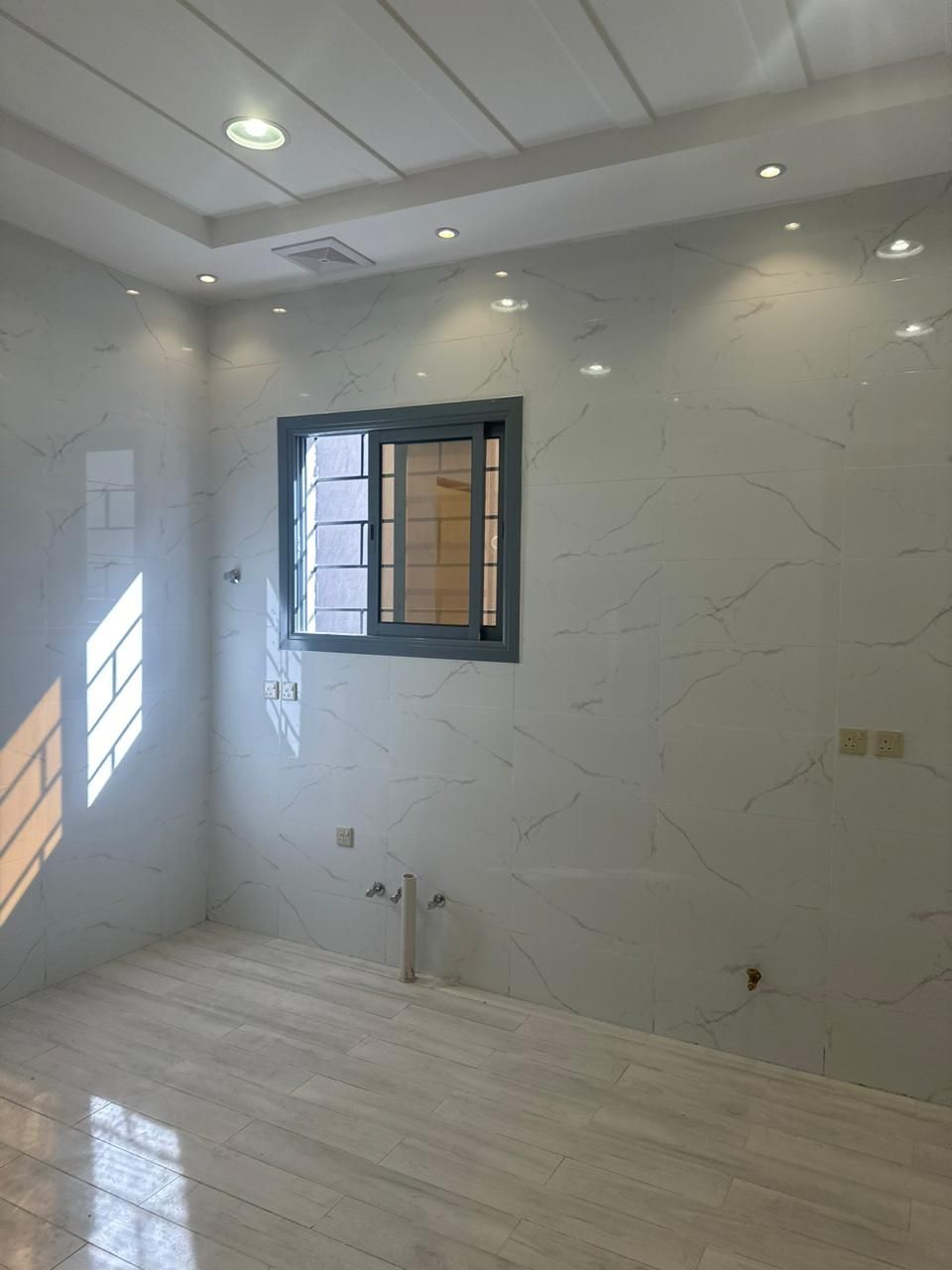 *شقه فاخره للايجار بريده حي* العليا