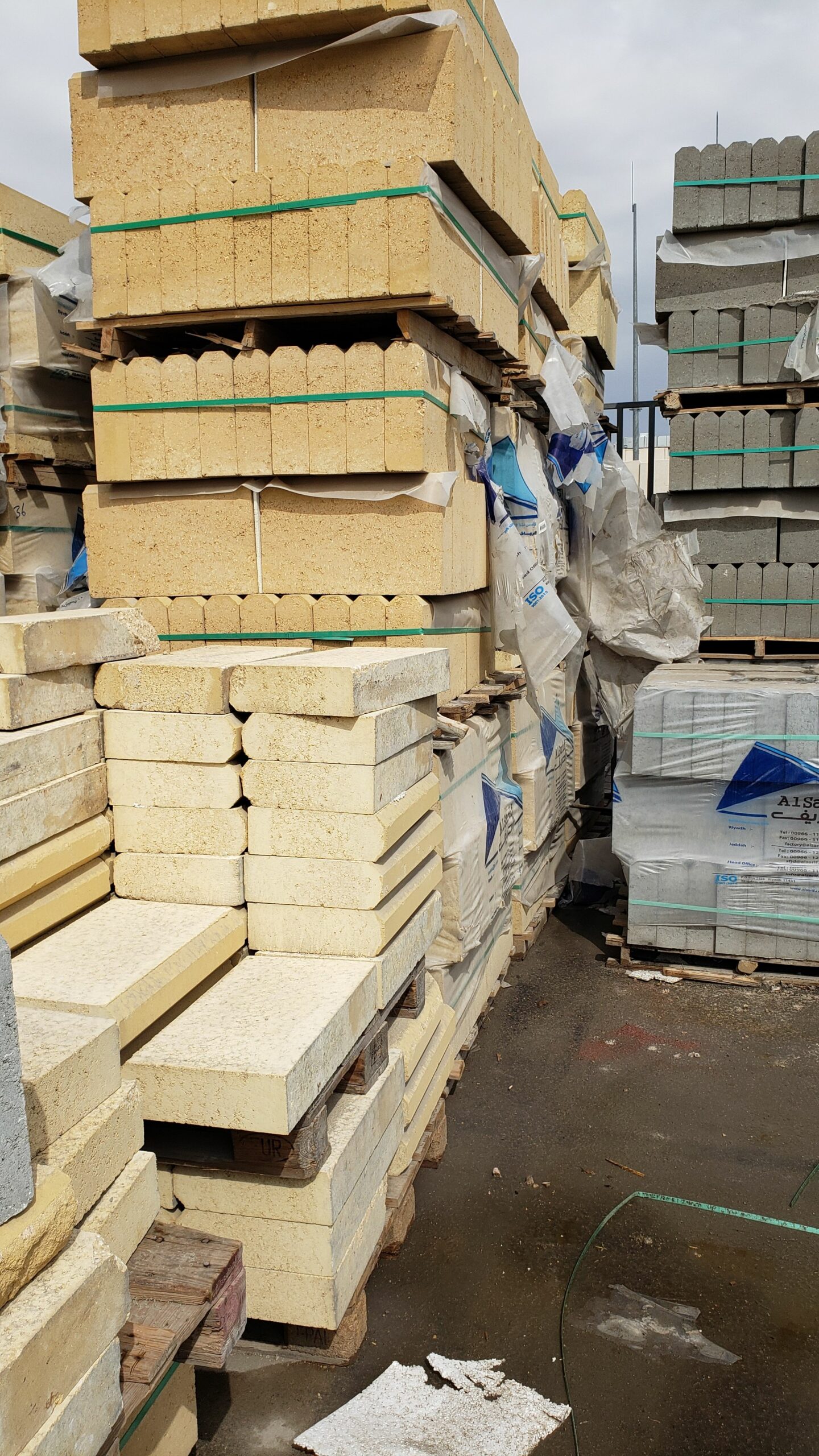 مبسط رمل اسمنت بلك مخلوط وكل ادوات البناء